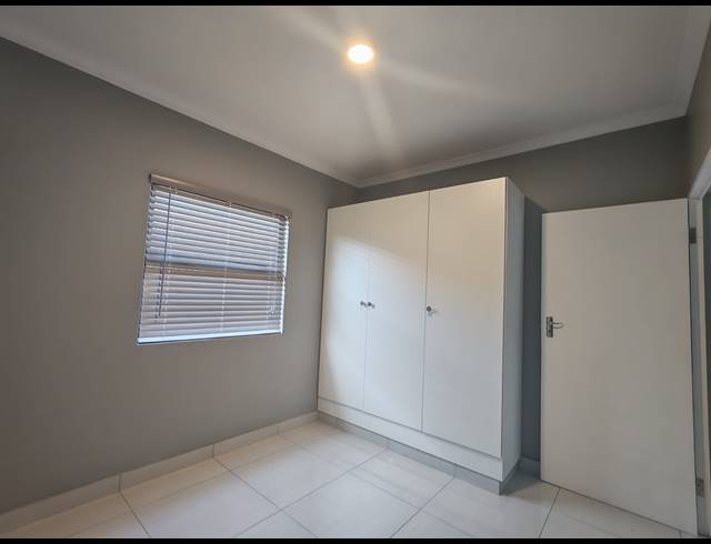 2 BEDROOM FREEHOLD FOR SALE IN SHAKASKRAAL